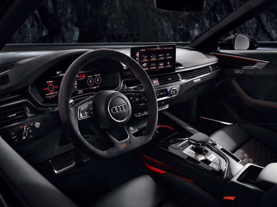 Торпедо Audi RS4 Avant (B9) 2019 года  (WW) (фото 9 из 67)